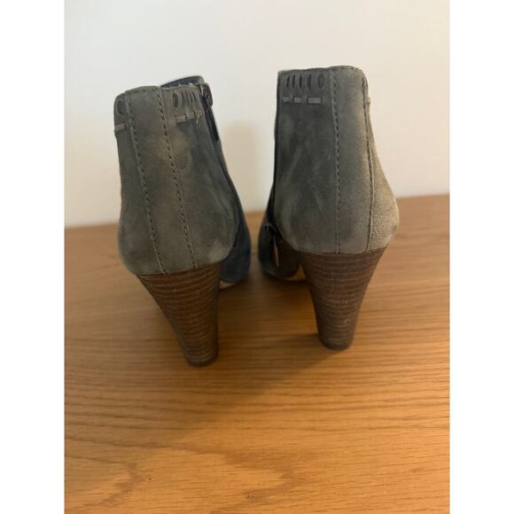 Vince Camuto Reeista Gray Suede Ankle Boots Size 7 - Picture 6 of 8